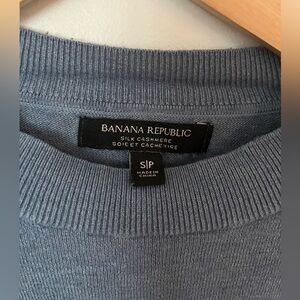 Banana Republic blue crewneck sweater cashmere silk blend